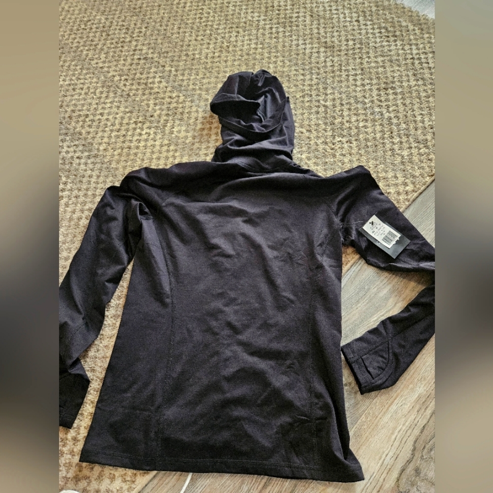 NWT Cuddleduds long sleeve with hood/face covering size medium